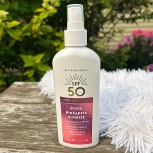 Bath & Body Works Pink Pineapple Sunrise
SPF 50 Sunscreen Spray 6 oz NEW